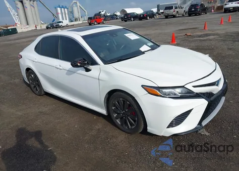 2020 Toyota Camry Le Hybrid z USA, uszkodzony, nr VIN 4T1E31AK6LU009314